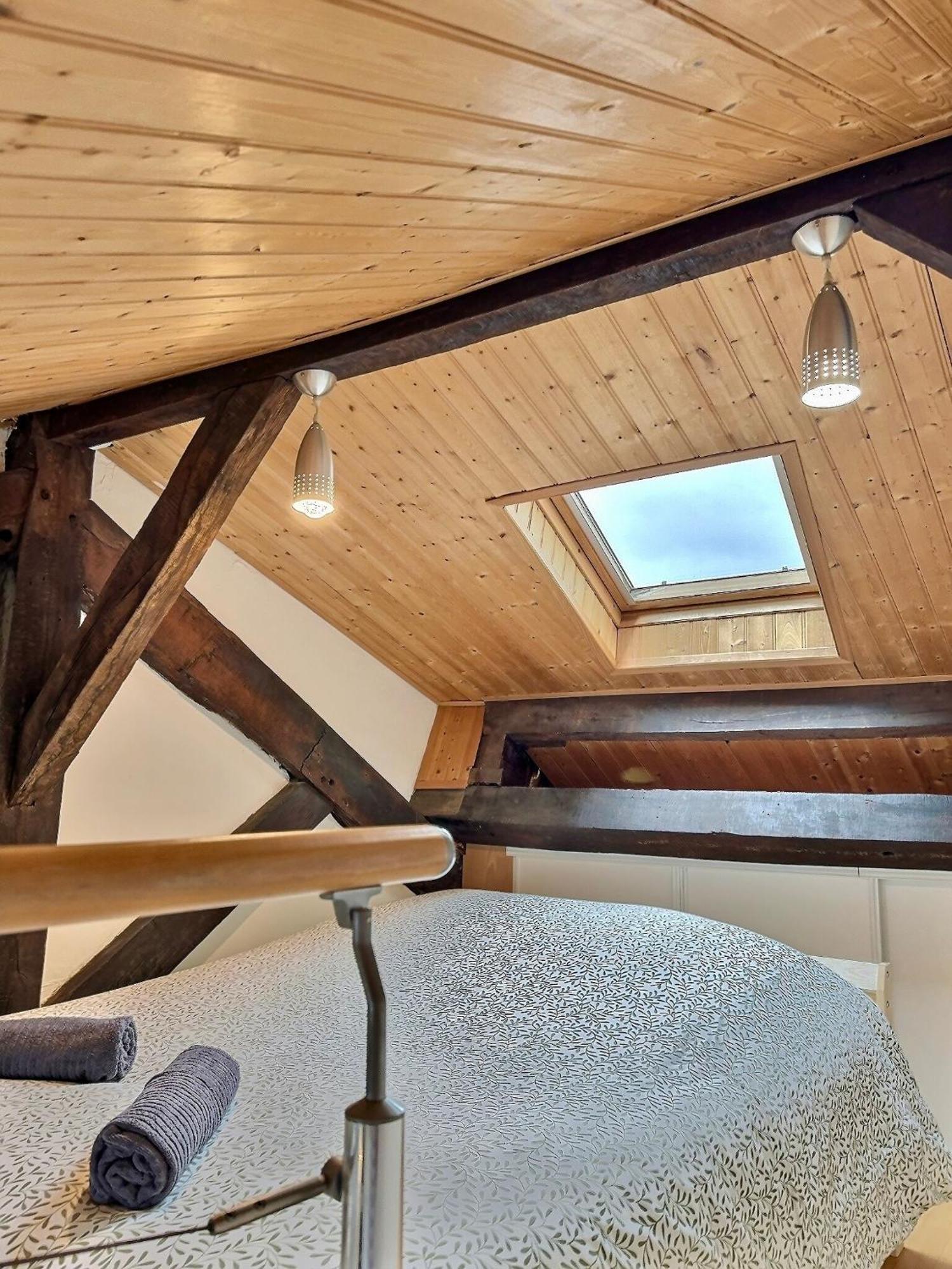 Wonderhost, Spacieux Et Atypique En Coeur De Ville Pau Luaran gambar