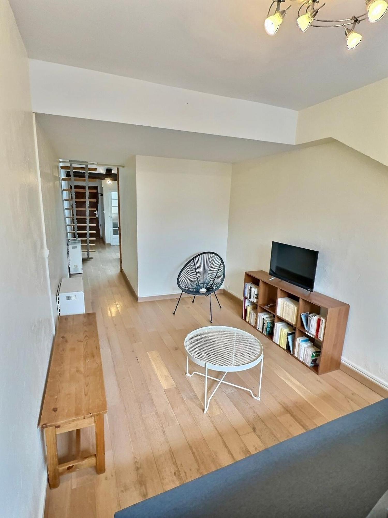 Wonderhost, Spacieux Et Atypique En Coeur De Ville Pau Luaran gambar